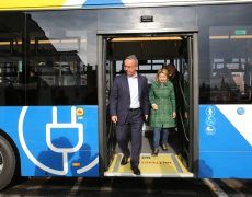 ათენში პირველი ელექტრო ავტუბუსი გამოჩნდა ტესტირებისთვის - ჯამში ქალაქში 250 ახალი ავტობუსი ივლის